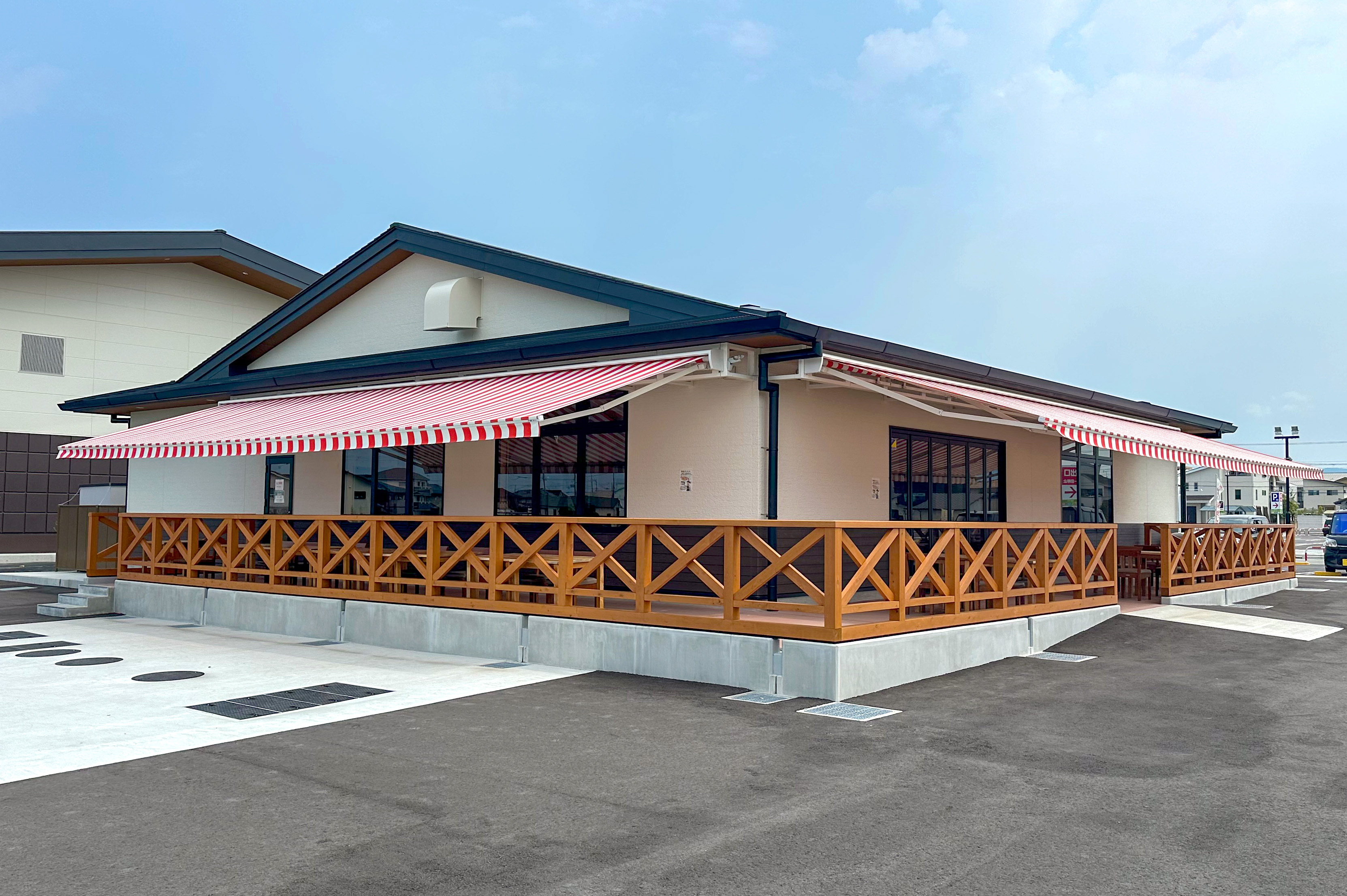フードハウス1号館<br>(南紀の台 Yottette広場)