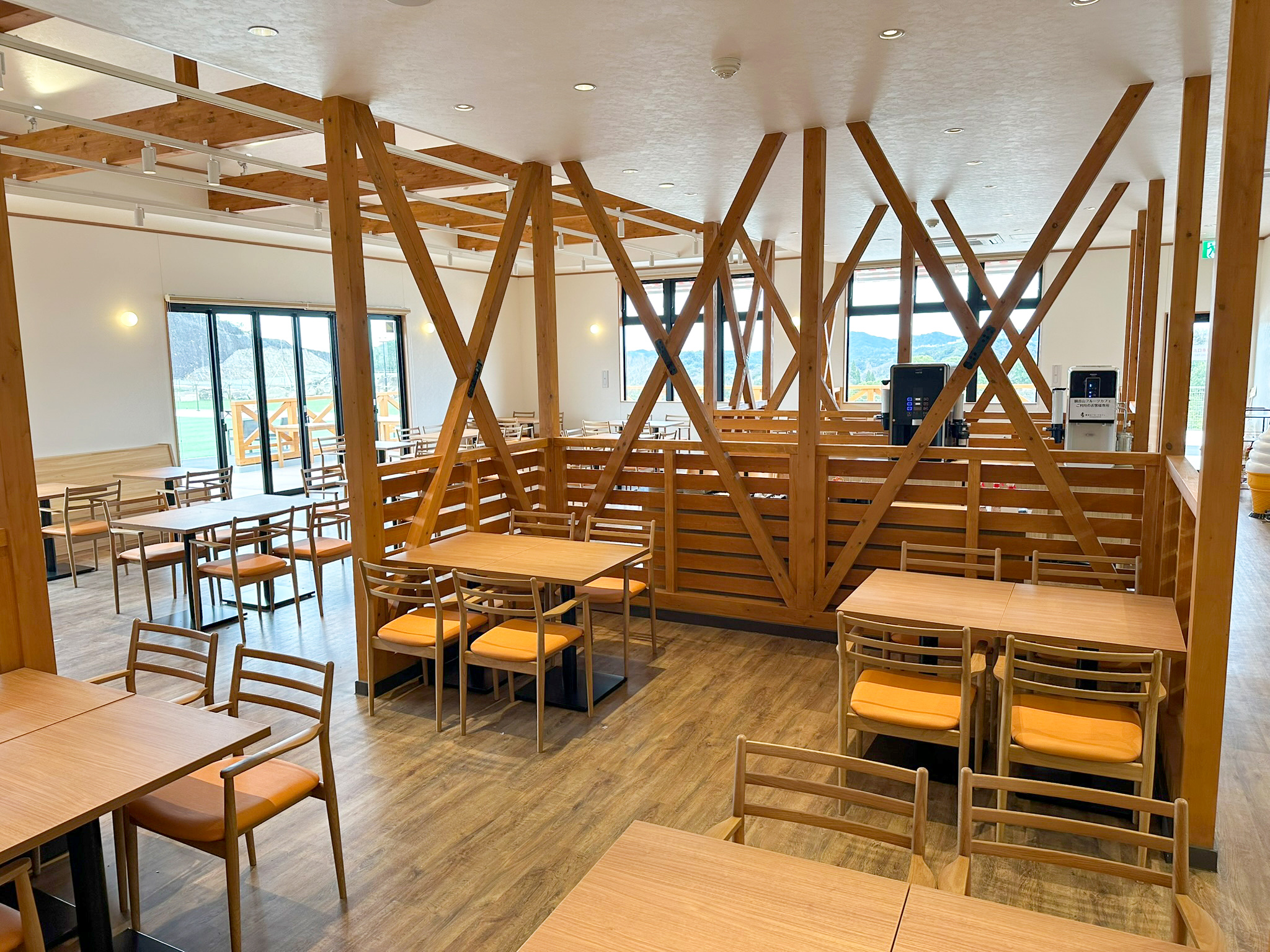 フードハウス1号館<br>(南紀の台 Yottette広場)